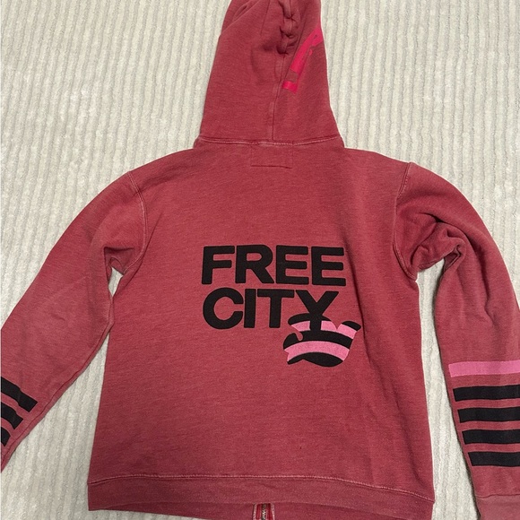 Free City Sweatshirt - Picture 2 of 3